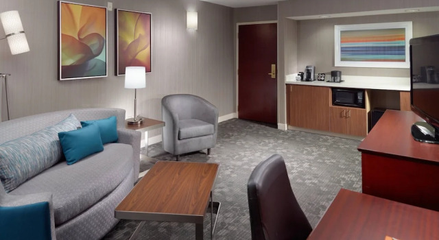 Люкс Courtyard by Marriott Atlanta Alpharetta