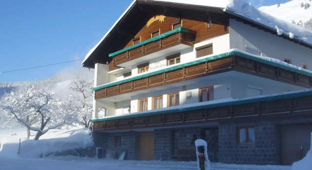 Haus Bergfrieden, Prenota Hotel Bach Lechtal, vicino a Jöchlspitzbahn