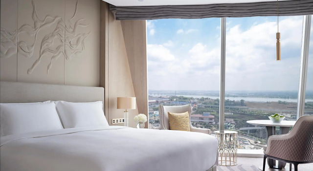 Номер Superior Langham Place Changsha
