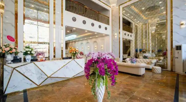 Happy Hotel
