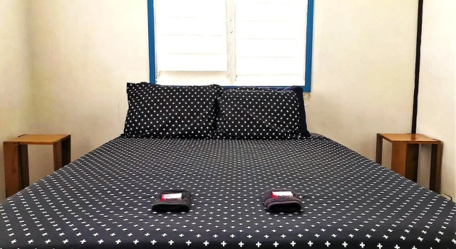 Budget Cheerful Entire Private Belizean One Bedroomed Home