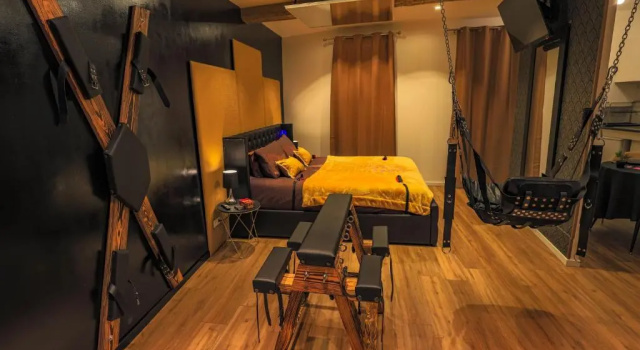 Апартаменты La loveroom bdsm grassoise "La chambre des désirs"