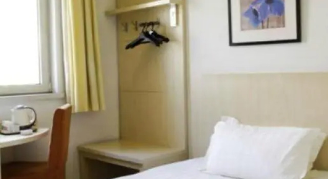 Двухместный номер Business Jinjiang Inn Qingdao Bus Station