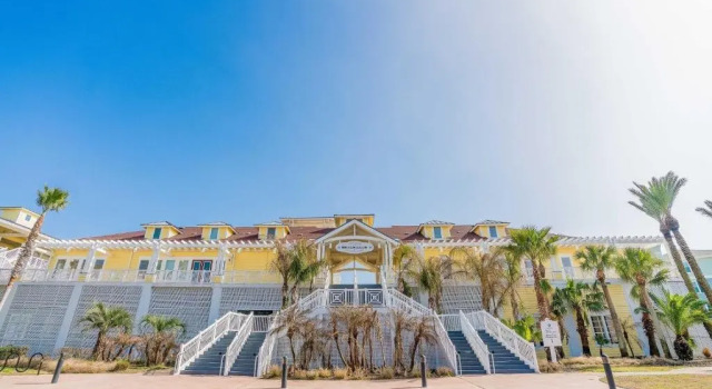 Stunning Sunsets Steps from Pool Lazy River Ocean Bay Views, Book Hotel Galveston Houston