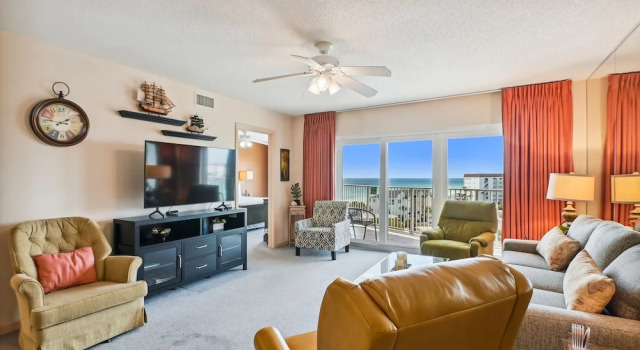 Seacrest 706 is a 2 BR Gulf Front on Okaloosa Island by RedAwning, Varaa Hotelli Hotellit Emerald Coast uima-altaalla, Uima-allas