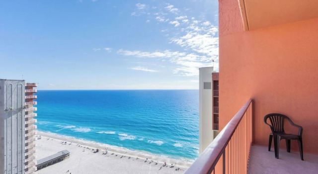 Апартаменты Beachfront Condo, Oceanview Balcony, Lagoon Pool Thomas Dr #2308 by Avantstay