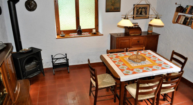 Typical Romantic Tessiner Cottage, Buchen Sie Ferienhaus Lelgio Kanton Tessin
