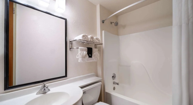 Двухместный люкс Microtel Inn & Suites by Wyndham Salt Lake City Airport