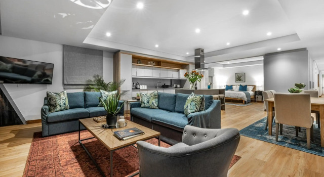 17 Marine, 2 Bedroom Sea-Facing Apt101