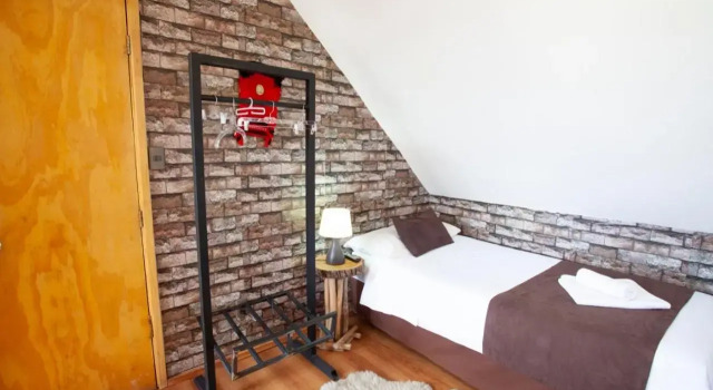 Tel Hauke Hostal, Rezervovat Hotel Hotely v Los Lagos s parkováním, Parkování