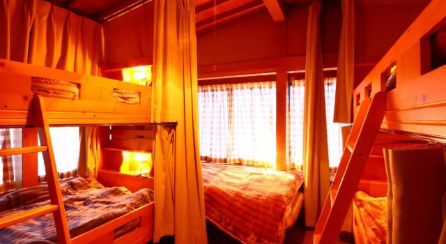 Кровать в общем номере Guest House Honami-Kaido