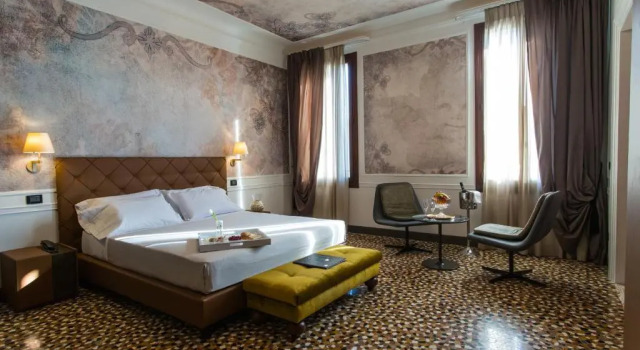 Двухместный номер Grand Deluxe с видом на канал Riva del Vin BOUTIQUE HOTEL