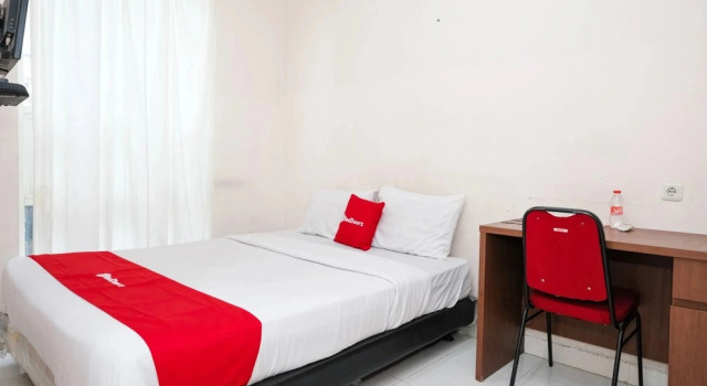 RedDoorz near UNESA Citraland Surabaya, Buchen Sie Hotel Sambikerep Pradahkalikendal