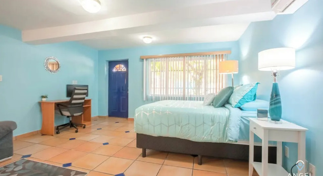 Cozy Stay 2 blocks from the beach
