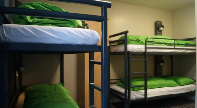 Pat în dormitor (dormitor pentru femei) YHA Cambridge