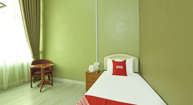 Oyo 90639 Hotel Azimah, Prenota Hotel Pasir Puteh Kelantan