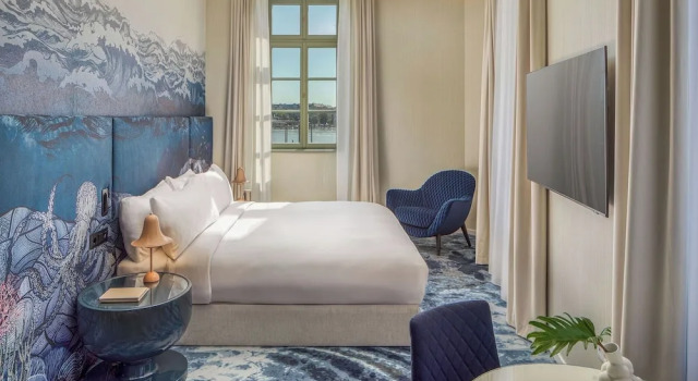 Двухместная Studio Suite with Danube view Kimpton BEM Budapest by IHG