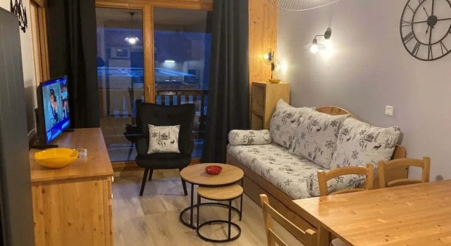 Апартаменты Alpine Apartment With Balcony