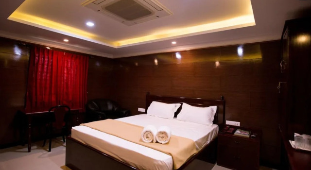 Hotel PVK Grand Dindigul, Забронировать Отель Отели штата Тамилнада с бассейном, Бассейн
