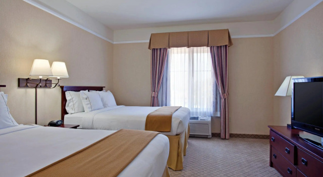 Четырёхместный люкс Holiday Inn Express Hotel & Suites San Dimas by IHG