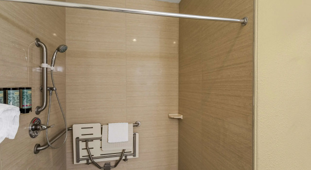 Четырёхместный люкс Best Western Rose Quartz Inn