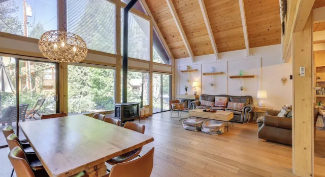 2 Mi to Skylandia Beach: Tahoe City Home w/ Deck, Забронировать Дом для отпуска Тахо-Сити Норт-Лейк-Тахо