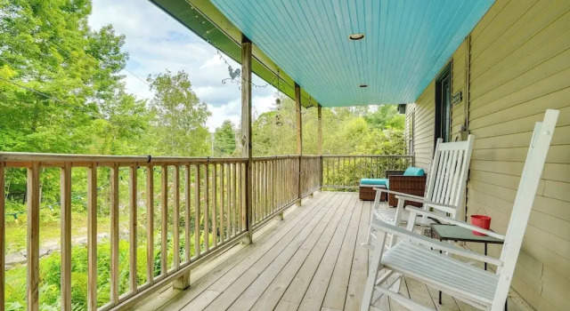 Коттедж с 4 комнатами Londonderry Retreat ~ 3 Mi to Lowell Lake!