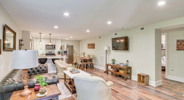 Explore Historic Dtwn Staunton! Walkable Apartment