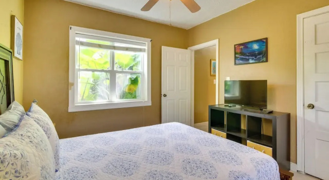 Deck, Fire Pit & Grill: Port Isabel Home!, Забронировать Дом для отпуска Порт-Изабель Rio Grande Valley