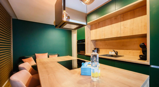 Green Velvet City Retreat, Varaa Hotelli Oradea 
