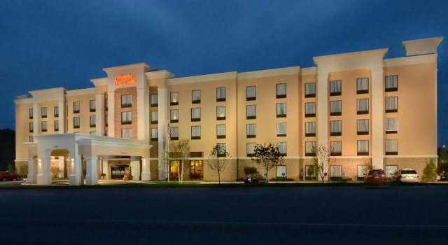 Кровать в общем номере Hampton Inn & Suites Lynchburg