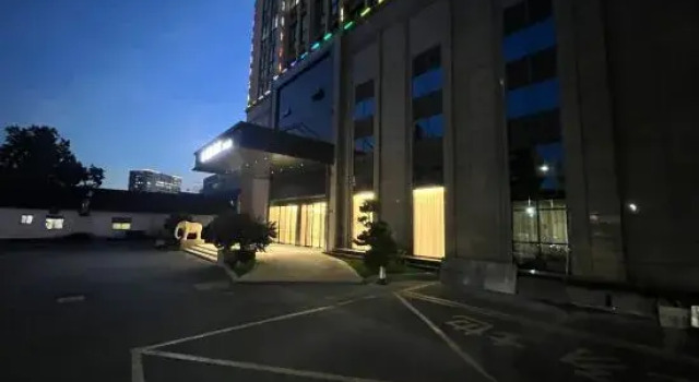 Lihang Hotel (Center Square Store, Tonglu), Rezerwuj Hotel Hotele 3-gwiazdkowe w Tonglu, 3*