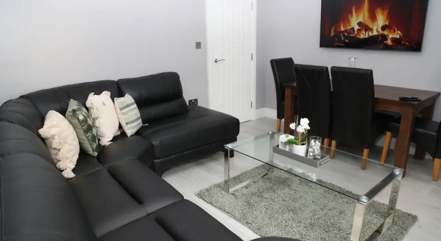 Modern Comfortable Apartment Home Away From Home, Забронировать Апартаменты/квартира Эдинбург Midlothian, рядом с Национальный музей Шотландии
