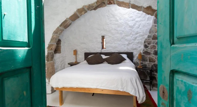 My Old Stone House in a 2 000 sqm private garden with Fab Glamping Tent, Prenota Campeggio Mandrakion Pali