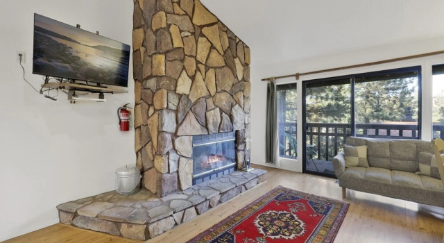 2175-bear View Condo 2 Bedroom Home by Redawning