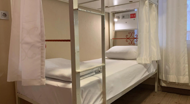 Кровать в общем номере Antique Hostel