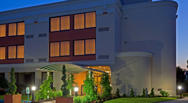 Armoni Inn & Suites