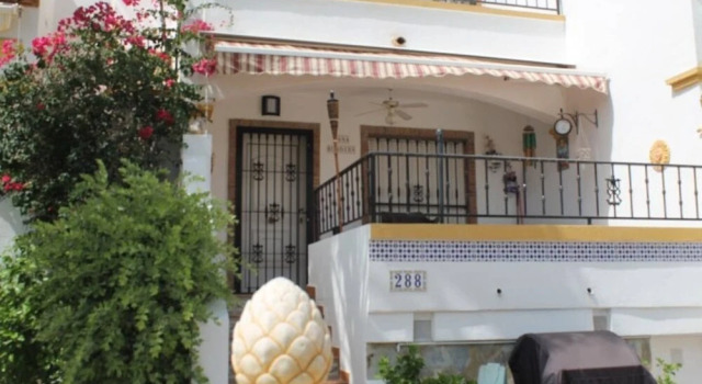 Los Dolses Townhouse Overlooking Com Pool Ld288