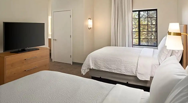 Четырёхместный люкс с 2 комнатами Staybridge Suites MPLS-Maple Grove/Arbor Lakes by IHG
