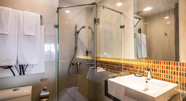 Двухместный номер Deluxe с балконом и с видом на бассейн Citrus Patong Hotel by Compass Hospitality
