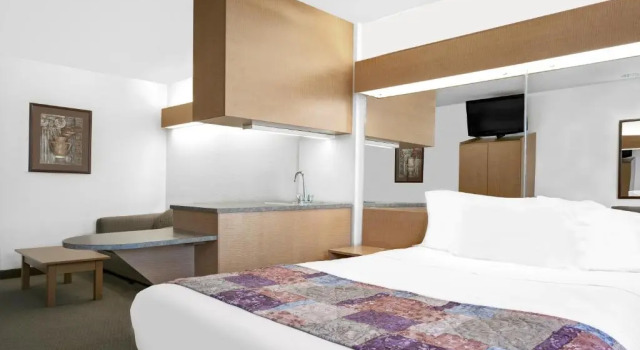 Двухместный люкс Microtel Inn & Suites by Wyndham Mankato