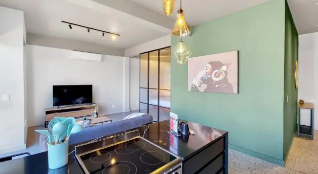Stylish Studio Apartment with Rooftop Pool, Забронировать Апартаменты/квартира Кейптаун Cape Peninsula, рядом с Christiaan Barnard Hospital