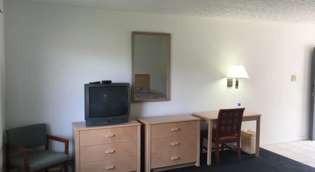 Четырёхместный номер Classic Economy Inn - Lafayette