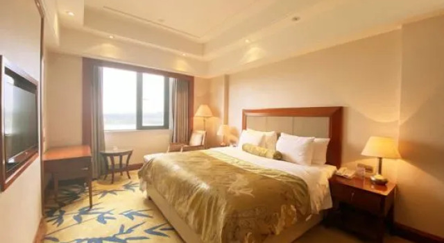 Люкс Superior с видом на озеро New Century Grand Hotel Huaian