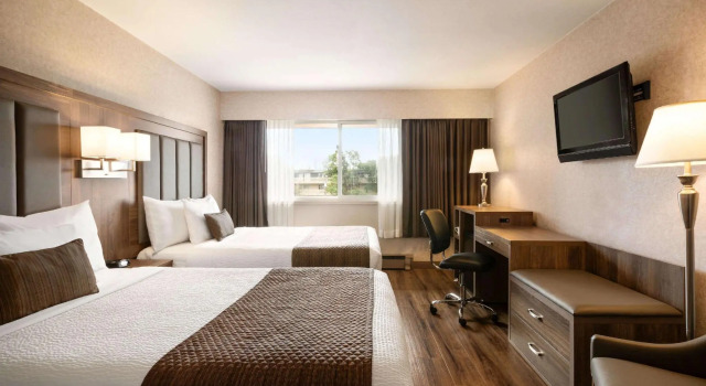 Четырёхместный номер Standard с видом на гавань Days Inn by Wyndham Victoria On The Harbour