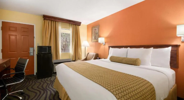 Номер Standard Days Inn by Wyndham Acworth
