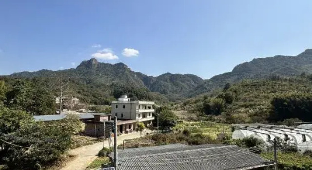 Люкс Yapotian Baishuizhai Holiday Hotel