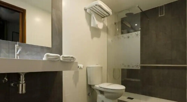 Семейный номер Standard с балконом Hotel Apolo