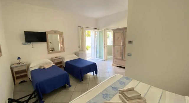 Tigrillo Bed&Breakfast, Забронировать Отель «постель и завтрак» Отели Ольбия с парковкой, рядом с Church of St. Paul the Apostle, Парковка