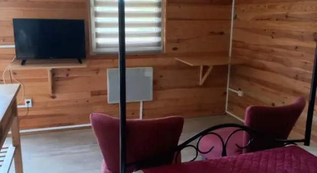 Chalet 2 pers. + Bébé, Book Chalet Hoteller i Montolieu med pool, Swimmingpool